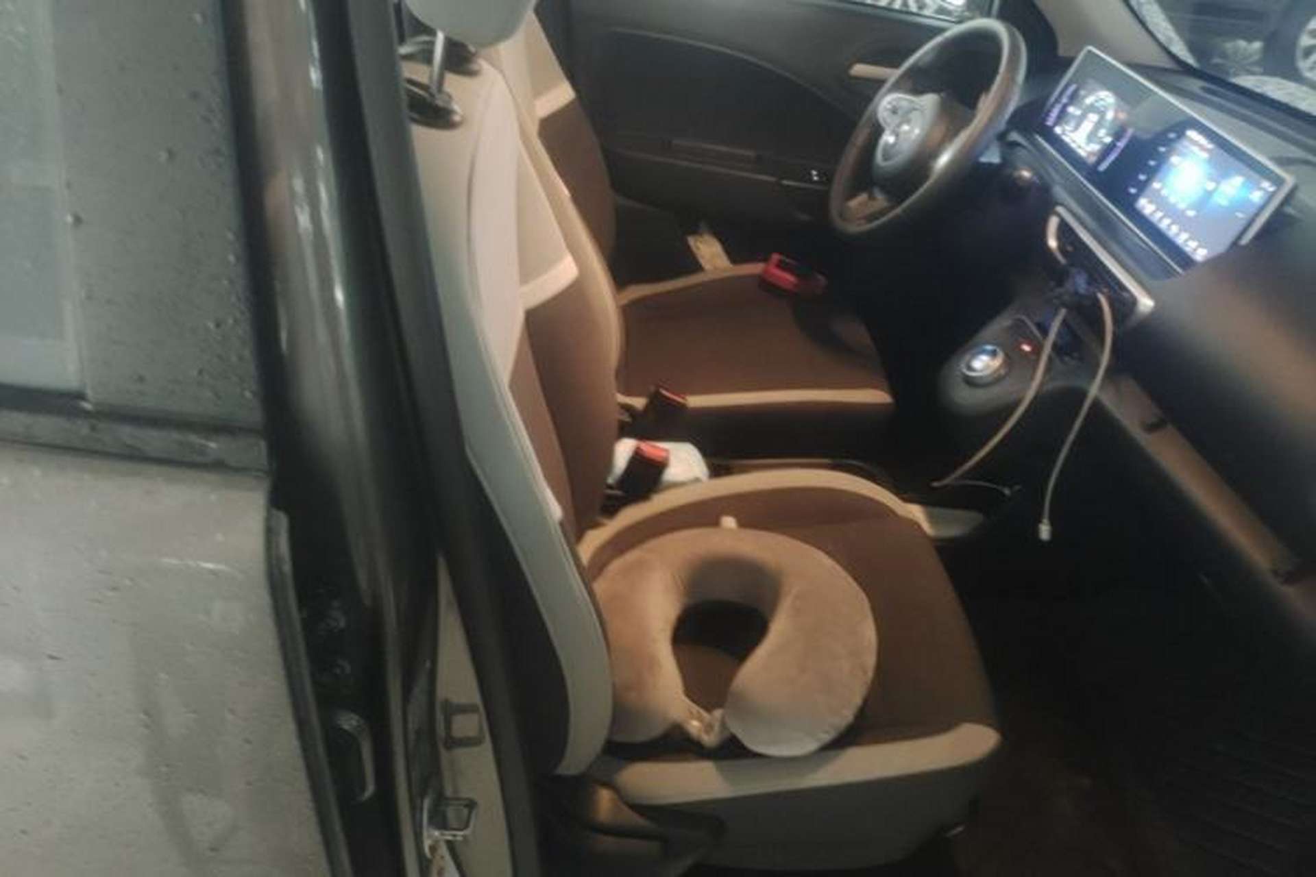 Used ORA White Cat 2020 360 km Luxury Version Right Front Seat