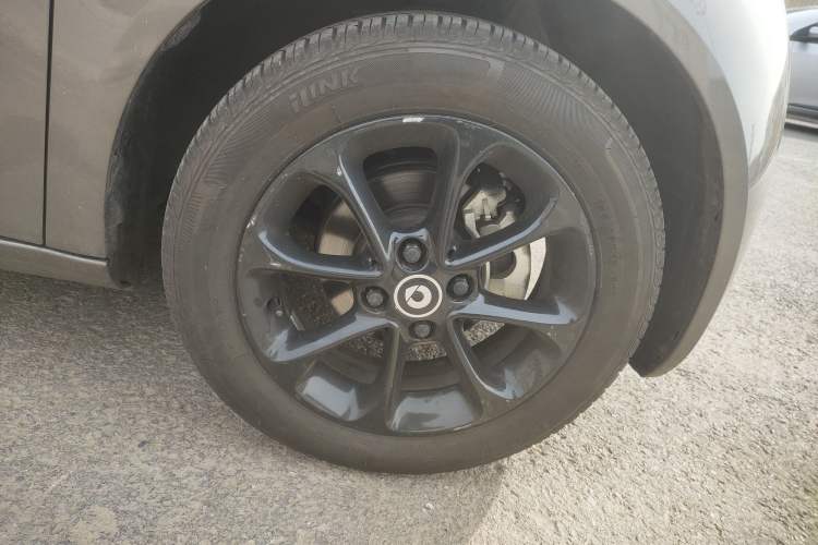 Used ORA White Cat 2020 360 km Luxury Version Right Front Wheel Hub