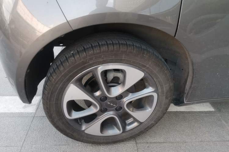 Used ORA White Cat 2020 305 km Luxury Version Right Rear Wheel Hub