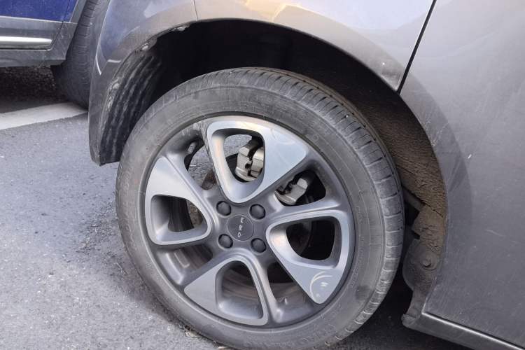Used ORA White Cat 2020 305 km Luxury Version Right Rear Wheel Hub