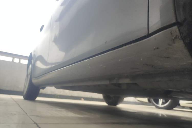 Used ORA White Cat 2020 360 km Luxury Version Right Side Sill