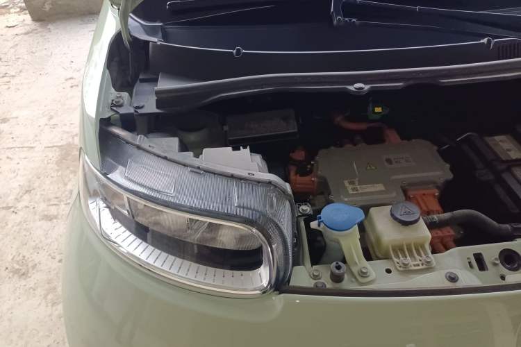 Used ORA White Cat 2020 305 km Luxury Version Engine Bay Right