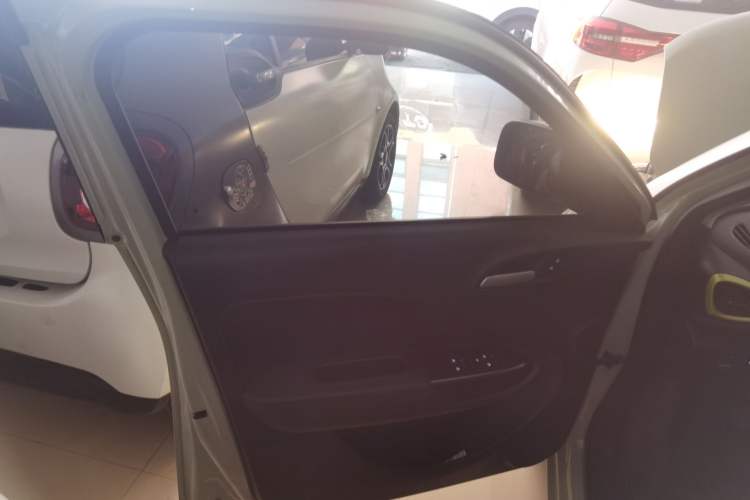 Used ORA White Cat 2020 305 km Luxury Version Interior 7