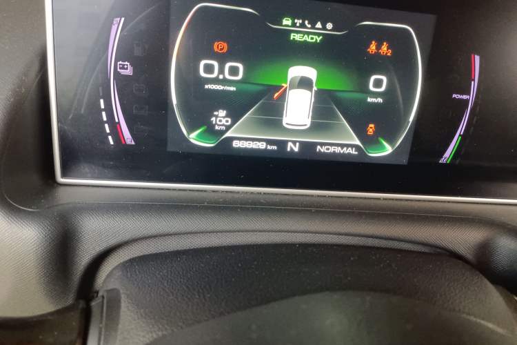Used ORA White Cat 2020 305 km Luxury Version Odometer Close Up