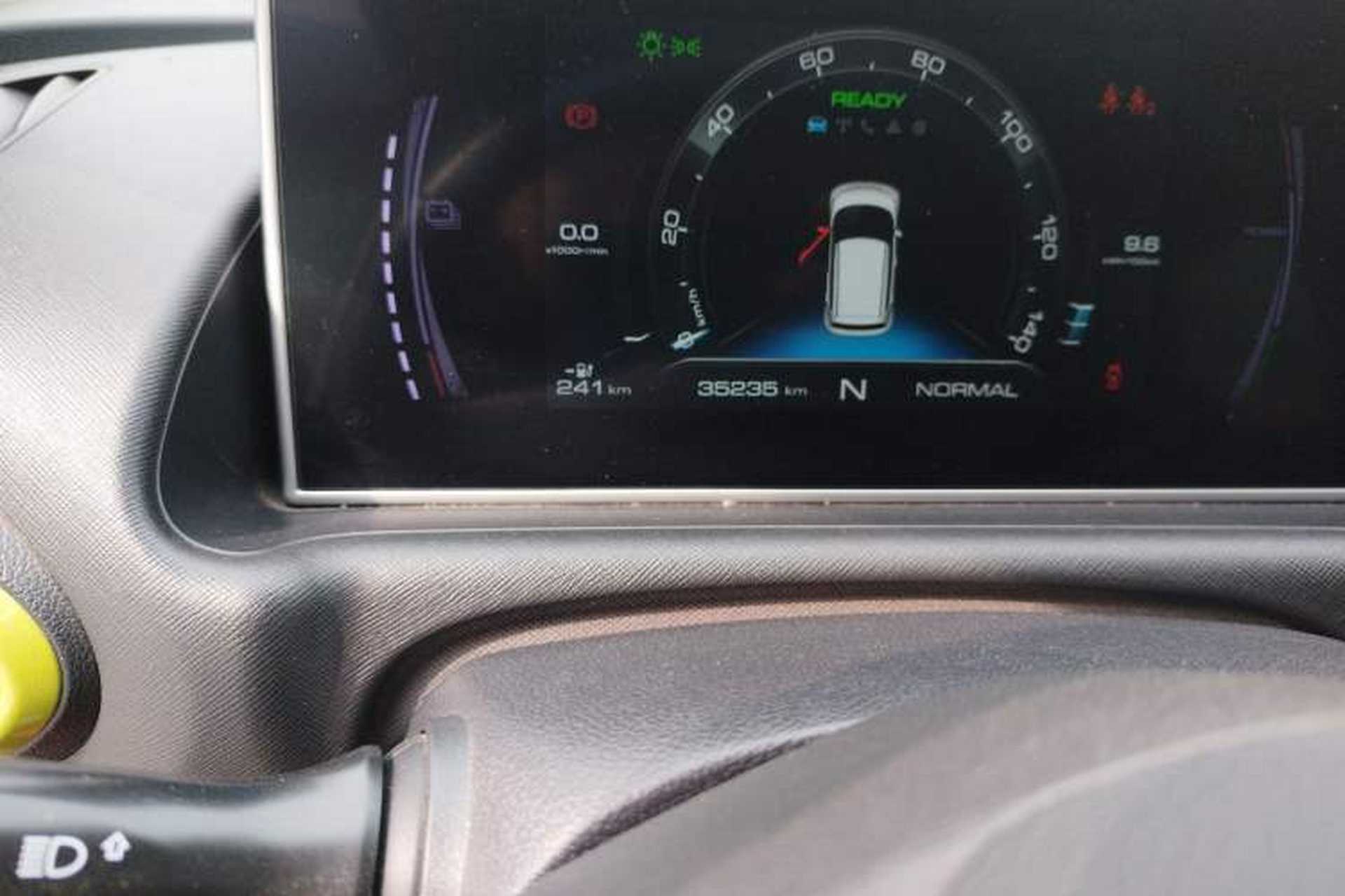 Used ORA White Cat 2020 305 km Luxury Version Odometer Close Up