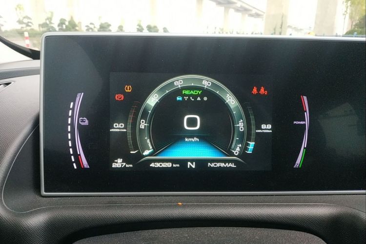 Used ORA White Cat 2020 305 km Luxury Version Odometer Close Up