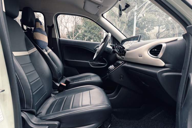 Used ORA White Cat 2020 360 km Luxury Version Right Front Seat