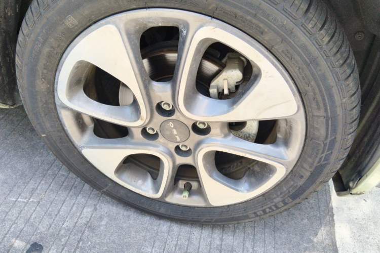 Used ORA White Cat 2020 305 km Luxury Version Right Front Wheel Hub