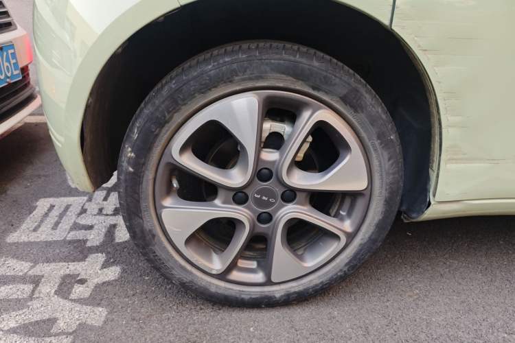 Used ORA White Cat 2020 305 km Luxury Version Right Rear Wheel Hub