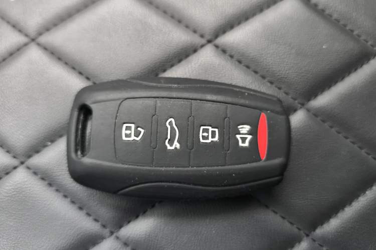 Used ORA White Cat 2020 305 km Luxury Version Vehicle Key