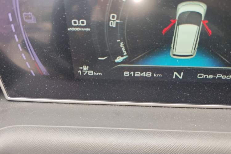 Used ORA White Cat 2020 305 km Luxury Version Odometer Close Up