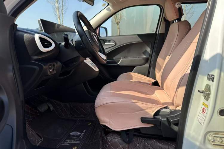 Used ORA White Cat 2020 305 km Luxury Version Interior 2