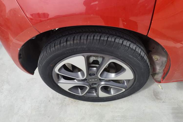 Used ORA White Cat 2020 305 km Luxury Version Right Rear Wheel Hub
