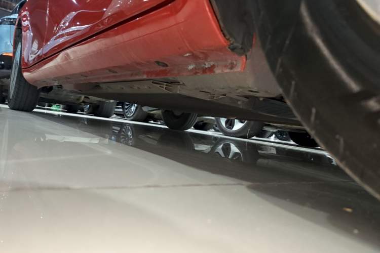 Used ORA White Cat 2020 360 km Luxury Version Right Side Sill