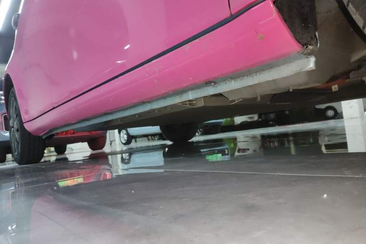 Used ORA White Cat 2020 360 km Luxury Version Right Side Sill