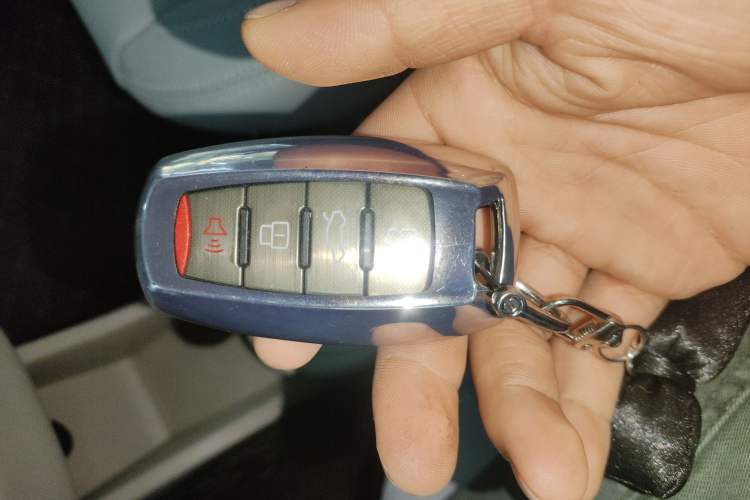 Used ORA White Cat 2020 360 km Luxury Version Vehicle Key