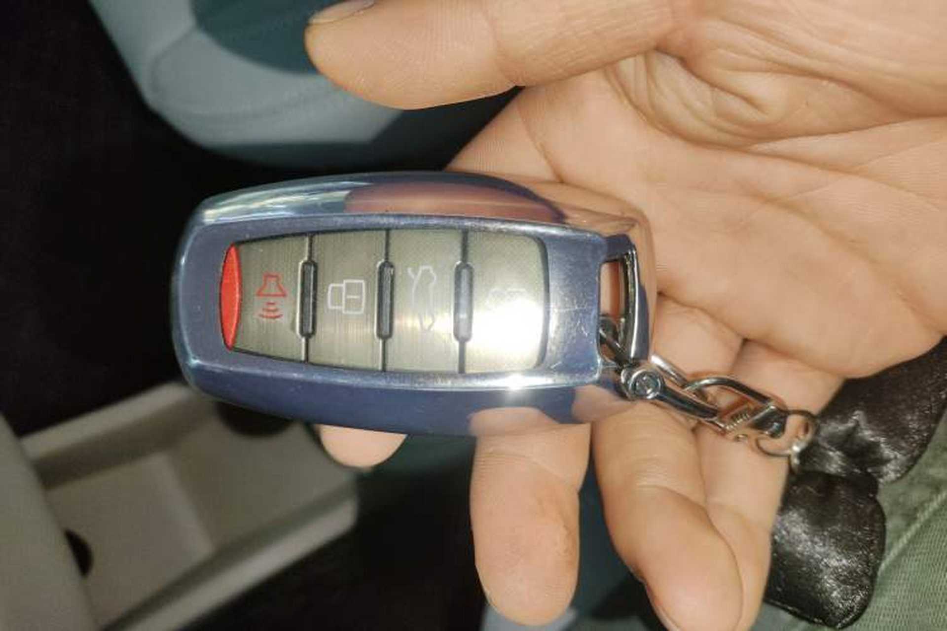 Used ORA White Cat 2020 360 km Luxury Version Vehicle Key