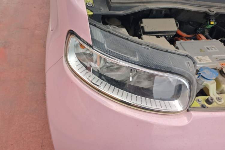 Used ORA White Cat 2020 305 km Luxury Version Right Front Headlight