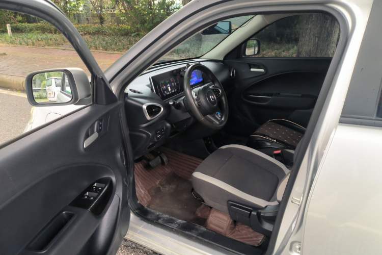 Used ORA White Cat 2020 305 km Luxury Version Interior 3