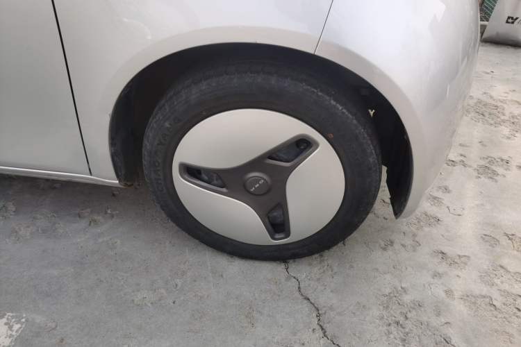 Used ORA White Cat 2020 360 km Luxury Version Right Front Wheel Hub