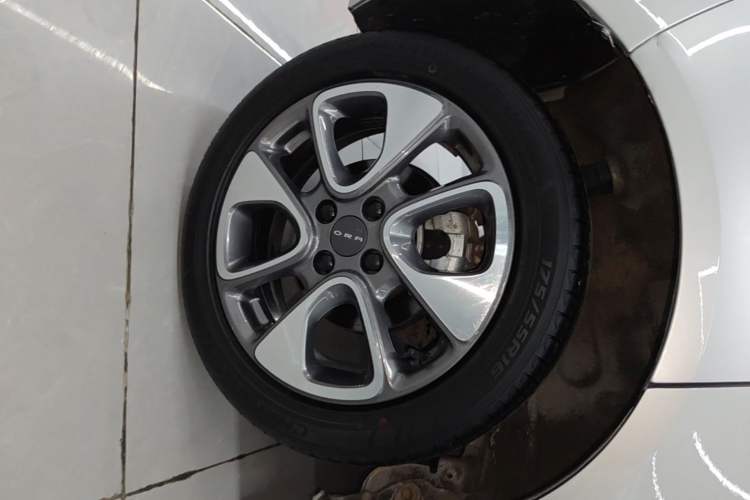 Used ORA White Cat 2020 305 km Luxury Version Right Rear Wheel Hub