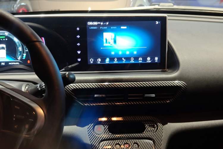 Used ORA White Cat 2020 305 km Luxury Version Audio And AC Panel