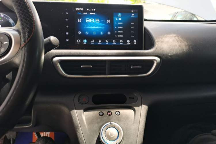 Used ORA White Cat 2020 360 km Luxury Version Audio And AC Panel