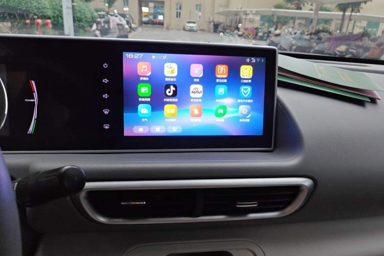 Used ORA White Cat 2020 305 km Luxury Version Audio And AC Panel