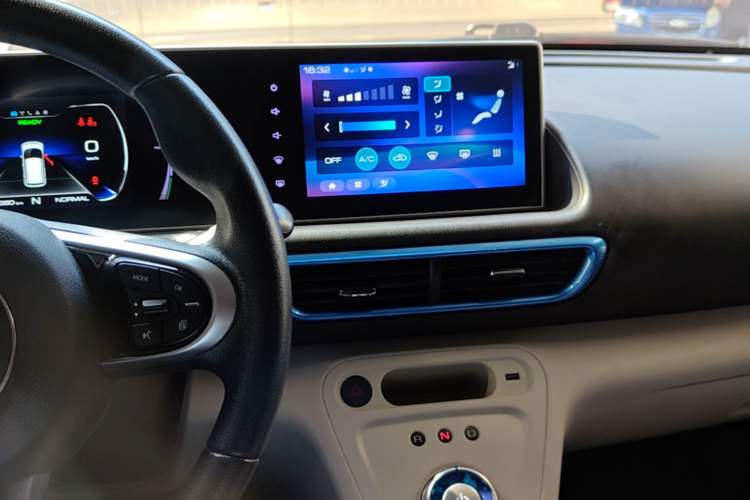 Used ORA White Cat 2020 305 km Luxury Version Audio And AC Panel