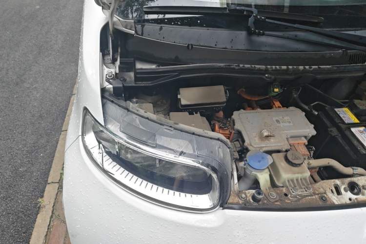 Used ORA White Cat 2020 305 km Luxury Version Engine Bay Right