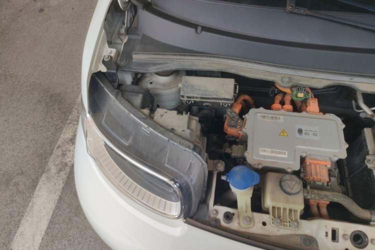 Used ORA White Cat 2020 305 km Luxury Version Engine Bay Right