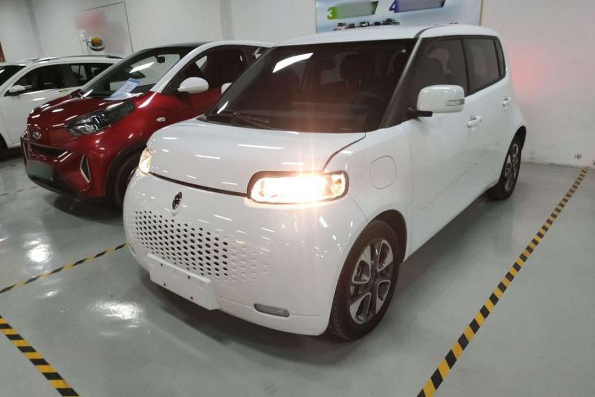 Used ORA White Cat 2020 305 km Luxury Version Front Left 45 Deg