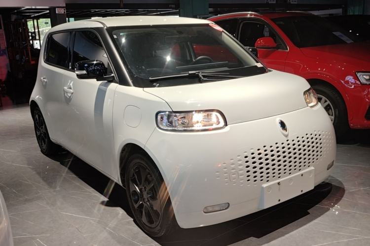 Used ORA White Cat 2020 305 km Luxury Version Front Right 45 Deg