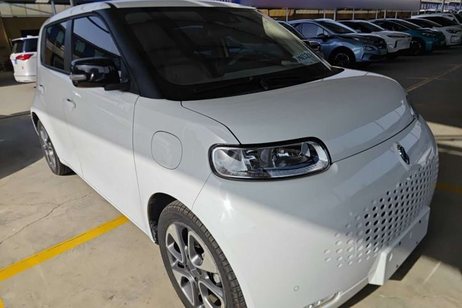 Used ORA White Cat 2020 401 km Flagship Version Front Right 45 Deg