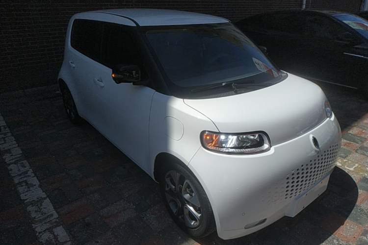Used ORA White Cat 2020 401 km Flagship Version Front Right 45 Deg