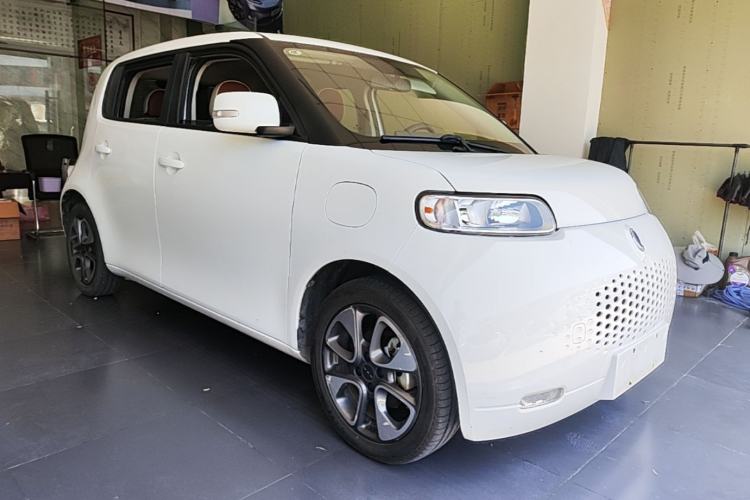 Used ORA White Cat 2020 305 km Luxury Version Front Right 45 Deg