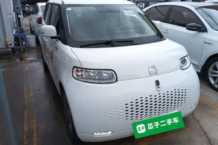 Used ORA White Cat 2020 305 km Luxury Version Front Right 45 Deg