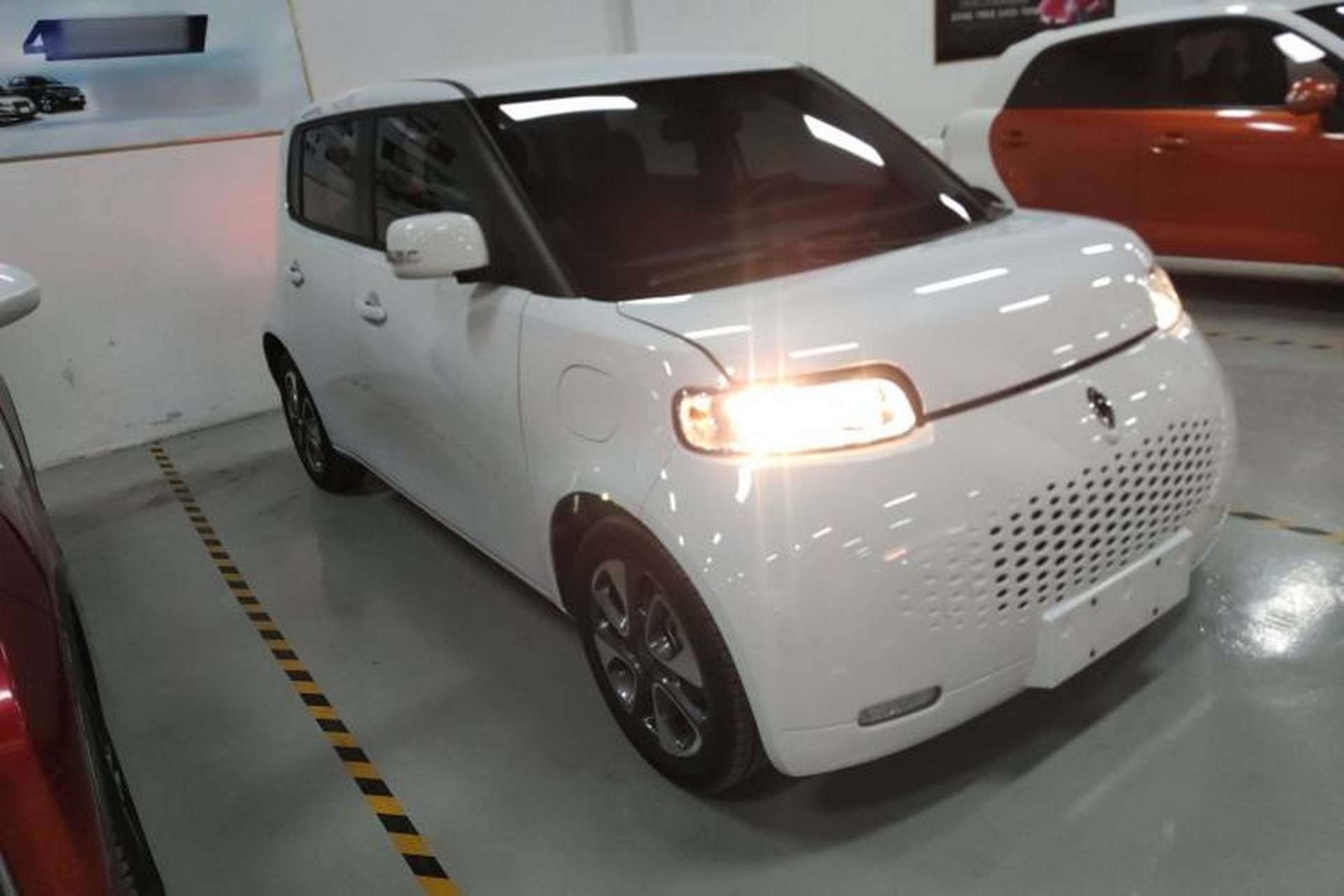 Used ORA White Cat 2020 305 km Luxury Version Front Right 45 Deg