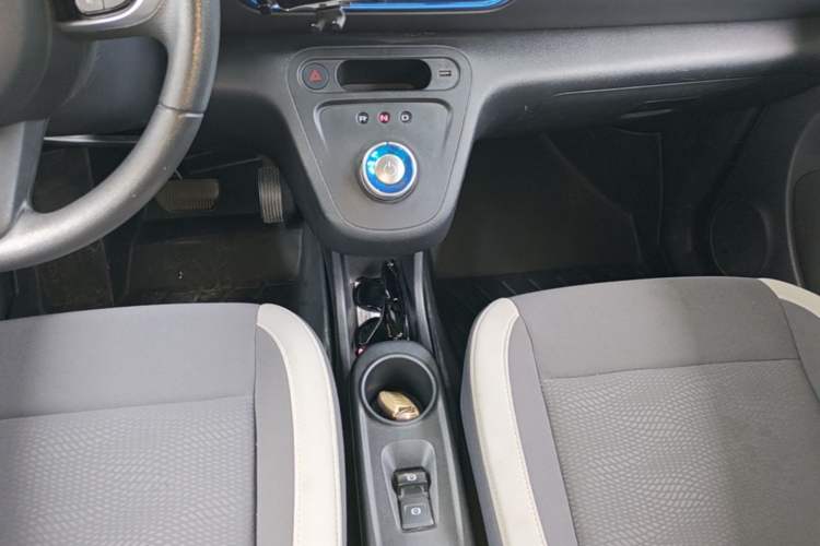 Used ORA White Cat 2020 360 km Luxury Version Gear Lever