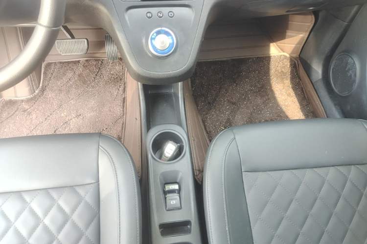 Used ORA White Cat 2020 401 km Long-Range Version Gear Lever