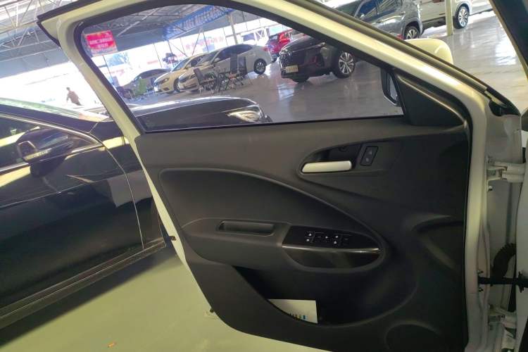 Used ORA White Cat 2020 305 km Luxury Version Interior 7