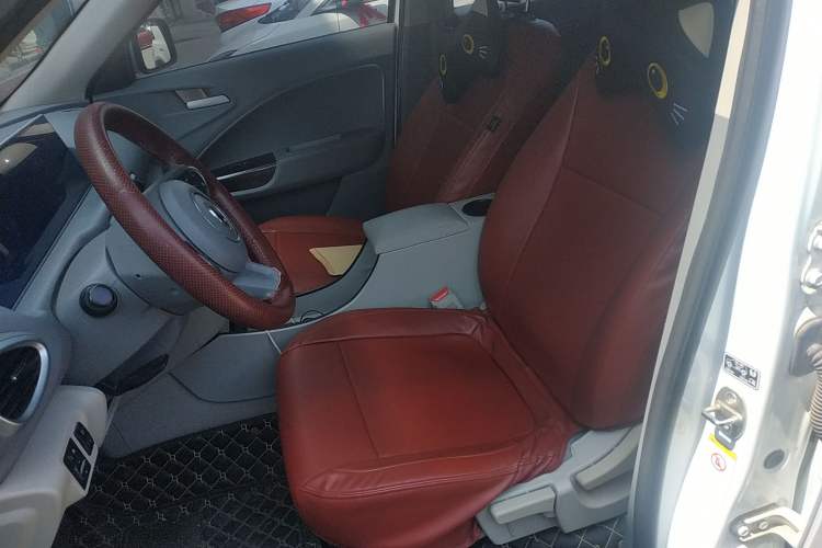 Used ORA White Cat 2020 305 km Luxury Version Left Front Seat