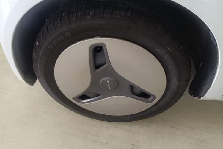 Used ORA White Cat 2020 360 km Luxury Version Left Front Wheel Hub