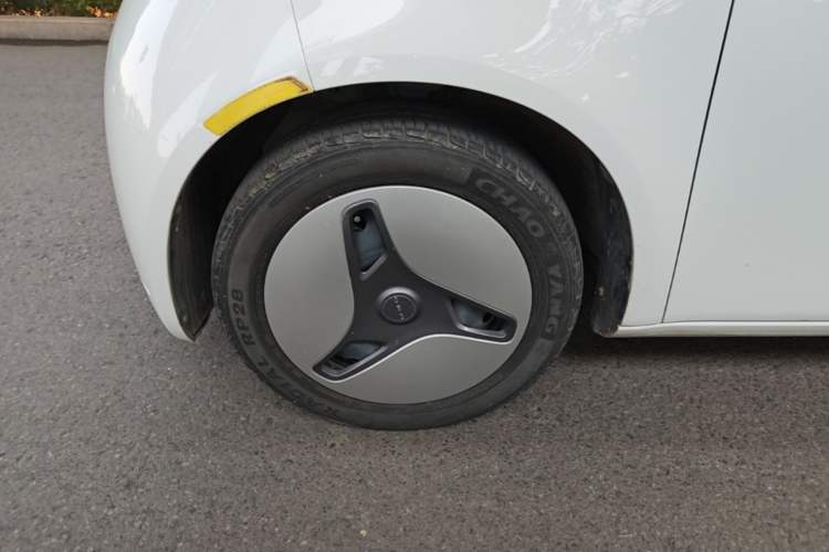 Used ORA White Cat 2020 360 km Luxury Version Left Front Wheel Hub