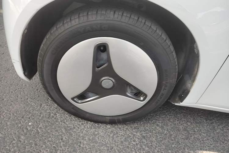 Used ORA White Cat 2020 360km Standard Version Left Front Wheel Hub