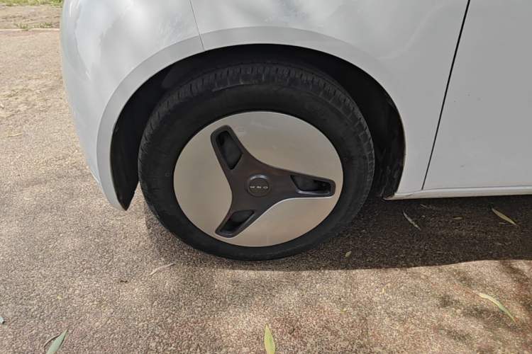 Used ORA White Cat 2020 360 km Luxury Version Left Front Wheel Hub