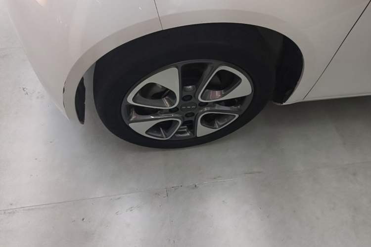 Used ORA White Cat 2020 305 km Luxury Version Left Front Wheel Hub