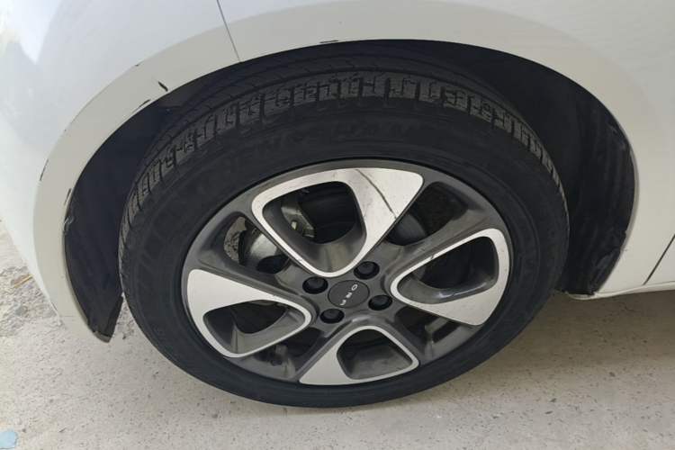 Used ORA White Cat 2020 305 km Luxury Version Left Front Wheel Hub