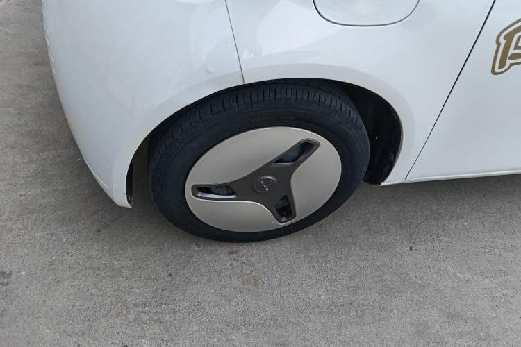 Used ORA White Cat 2020 360 km Luxury Version Left Front Wheel Hub