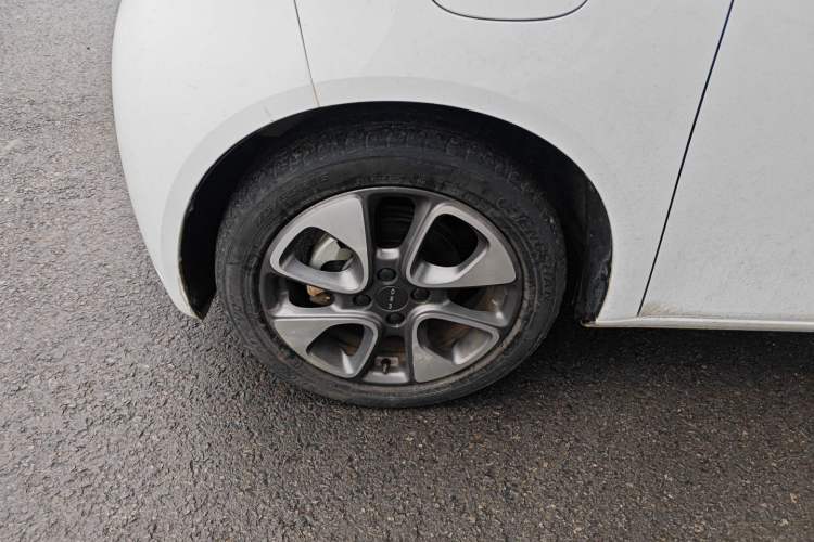 Used ORA White Cat 2020 305 km Luxury Version Left Front Wheel Hub